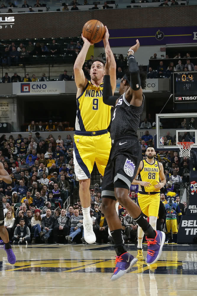 而是用目光 而是用目光